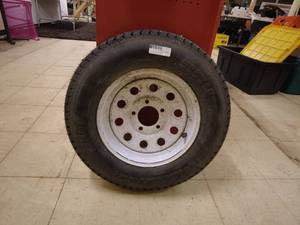 lot 104 image: Spare Trailer Tire with Rim GT17580 D13