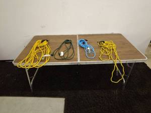 lot 114 image: Lot of 4 Extension Cords Various Lengths and Colors