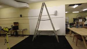 lot 170 image: Aluminum Step Ladder