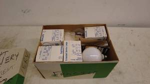 lot 175 image: Lot of Assorted Light Bulbs including Philips and Westinghouse