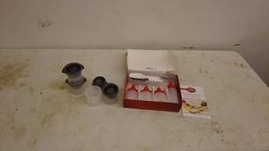 lot 181 image: Betty Crocker 11-Piece Decorating Set
