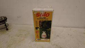 lot 205 image: Solo Lightweight Compression Sprayer