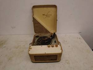 lot 228 image: Vintage Magnavox Portable Stereo Record Player