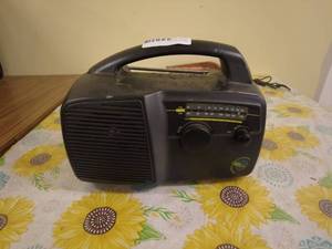 lot 240 image: Vintage Portable AMFM Radio