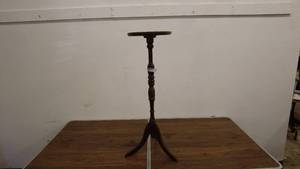 lot 139 image: Vintage Wooden Pedestal Side Table