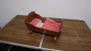lot 141 image: Vintage Wooden Doll Cradle with Bedding