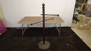 lot 144 image: Frontgate Iron Coat and Hat Stand