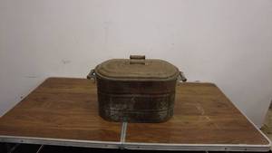 lot 152 image: Vintage Metal Wash Tub with Lid