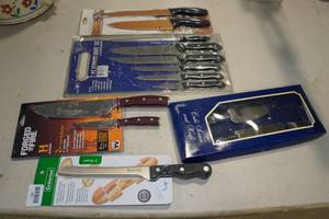 4 Sets of Knives with Cake Cutting Set