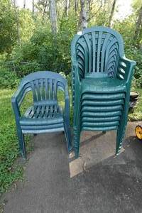 11 Plastic Lawn Chairs