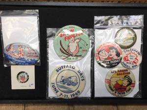 lot 126 image: Vintage Minnesota Pinback Buttons - SouvenirEvents