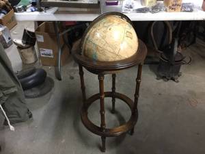 lot 176 image: Vintage Crams Imperial World Globe on Stand