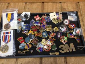 lot 188 image: Vintage Group Souvenir - Event - Travel PinsInsignias