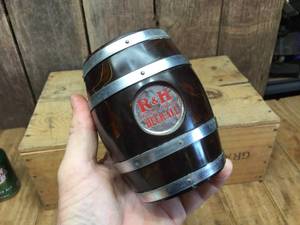 lot 202 image: Vintage R & H Staten Island Beer-Ale