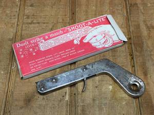 lot 224 image: Vintage Shoot-A-Lite Safety Gas Liter