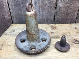 lot 231 image: 2 Old Anchors - Salesman Sample