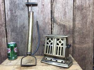 lot 239 image: Vintage Manning Bowman Toaster - Brass Tire Pump