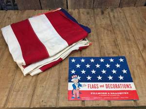 lot 245 image: Classic 5 x 9 12 Bull Dog Bunting - American Flag