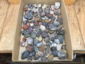 lot 254 image: Group Agate Type Rocks