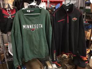 lot 268 image: 2 MN Wild XXL Pullover - Sweatshirt
