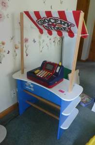 lot 5 image: Very cute grocery store counter and lemonade stand by Melissa and Doug