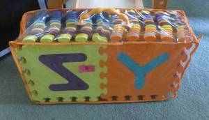 lot 8 image: Interlocking blocks alphabet play mat