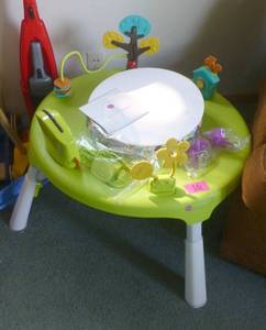 lot 16 image: Oribel Portaplay - jumper activity center or insert the center piece to make a table