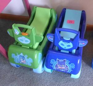 lot 22 image: TWO toddler walker cars