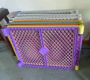 lot 28 image: Large flexible gate - panels are 36 inches wide x 26 tall and there are 13 panels