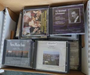 lot 39 image: Box of probably 100 Classical CDs