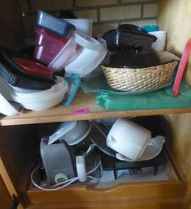lot 48 image: 2 shelves full of kitchen items including a babycook blender