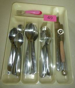 lot 49 image: lot of silverware