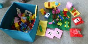 lot 55 image: Group of legos