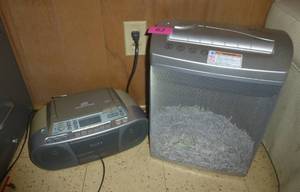 lot 62 image: Paper shredder and Sony CDcassetteradio  player
