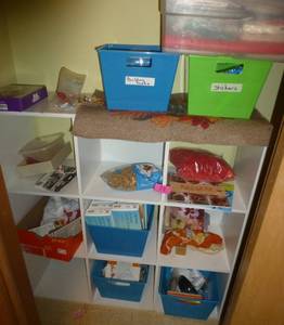 lot 71 image: NINE Cubby shelf unit with contents