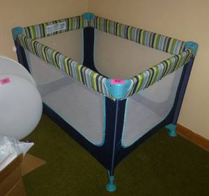 lot 82 image: Excellent condition baby crib