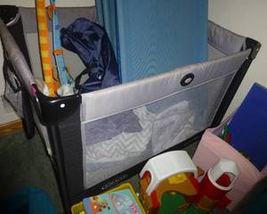 lot 97 image: Graco Pack n Play crib