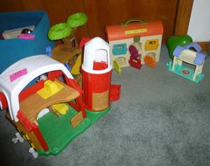 lot 111 image: Play farm and critter clinic and treehouse