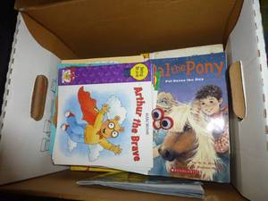 lot 112 image: Box of early reader kids books