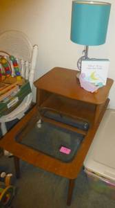 lot 118 image: Mid-century Modern step table (1958) and lamp