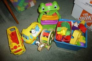 lot 119 image: Playskool bus, turtle, blocks