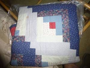 lot 132 image: Comforter, quilt and 2 seed pillows