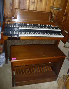 lot 134 image: Hammond A-100 Organ with bench and external Leslie #251 speaker