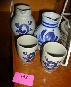lot 142 image: 4 pieces of vintage German salt glazed pottery