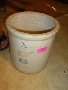 lot 149 image: Red Wing Union Stoneware 4 Gallon Crock - large wing