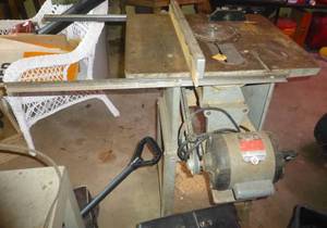 lot 187 image: Vintage Delta table saw