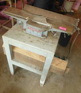lot 224 image: Vintage Delta jointer