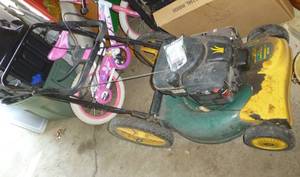 lot 226 image: Yard Machine lawn mower