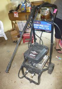 lot 238 image: Ex-Cell 2100 psi pressure washer with a 6hp Briggs engine and new spare wand