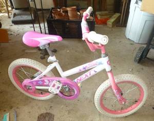 lot 239 image: Girls toddler bike